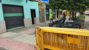 El Ayuntamiento comienza a retirar el vallado de protección del barrio de La Morenica