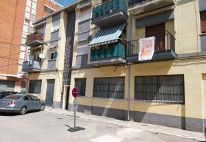 Urbanismo espera la certificación del final de las obras de los balcones de las viviendas de La Morenica para retirar las medidas de protección en la vía pública