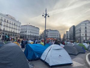 El experimento de Sol: okupar una tienda para descubrir cómo funciona la okupación